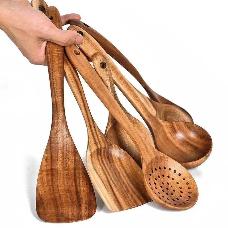 The Teakoro utensils held together in one hand
