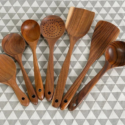 Close-up of the teak grain across the Teakoro set