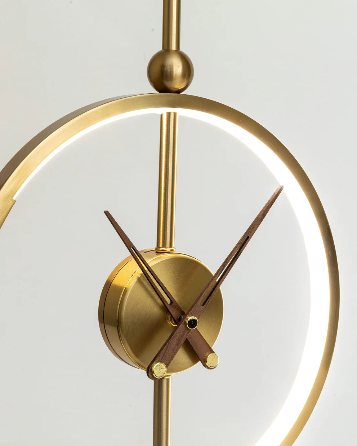 Aurvelle - Minimalist Sculptural Desk Clock