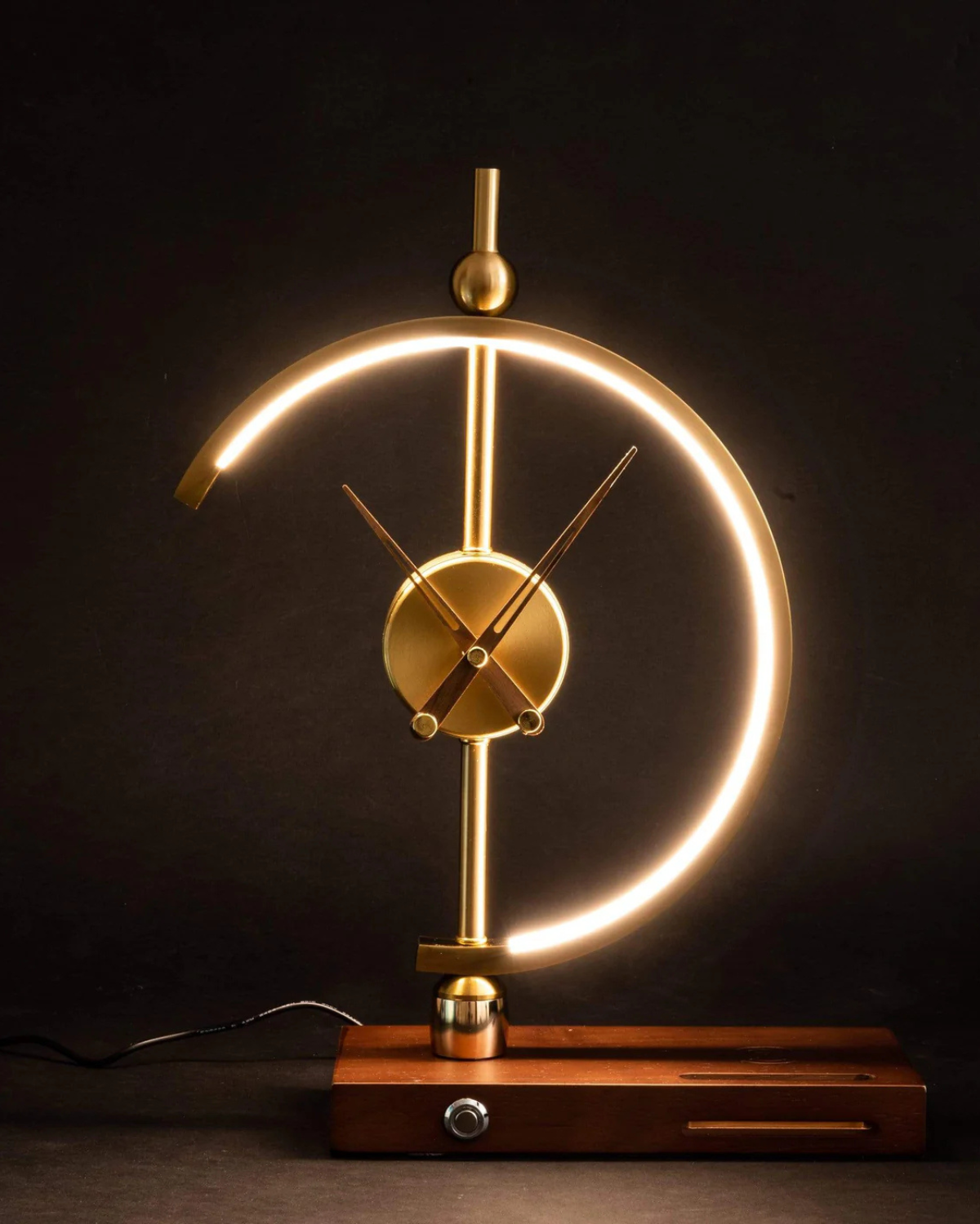 Aurvelle - Minimalist Sculptural Desk Clock