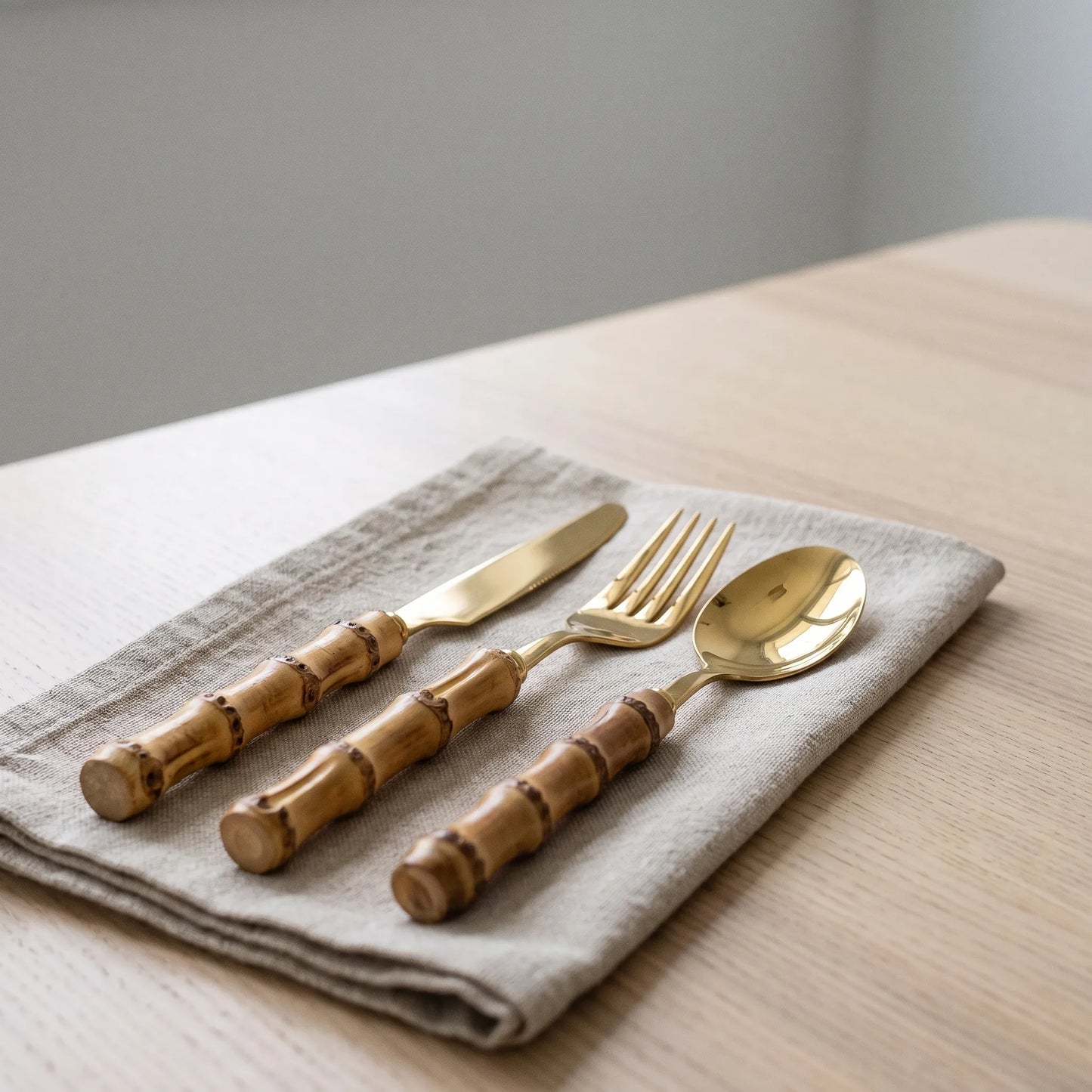 Culinera - Textured Handle Flatware Set