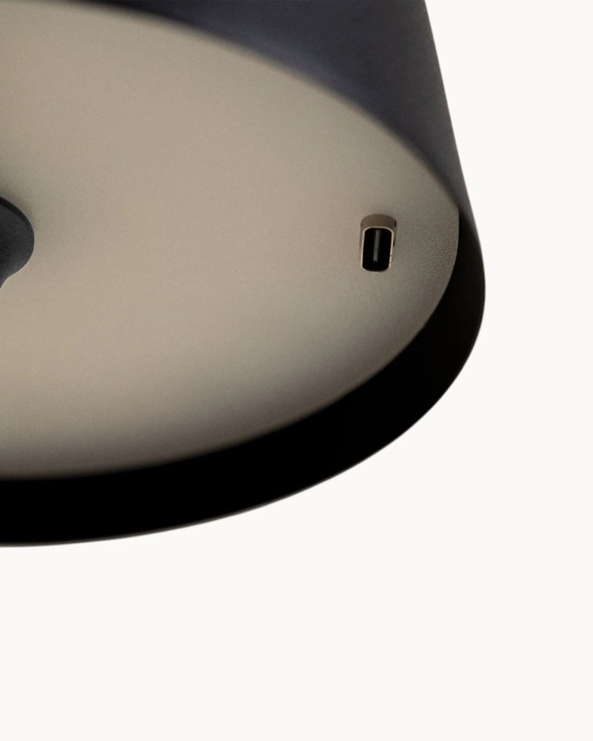 Glowmere - Minimalist Slim-Stem Table Lamp