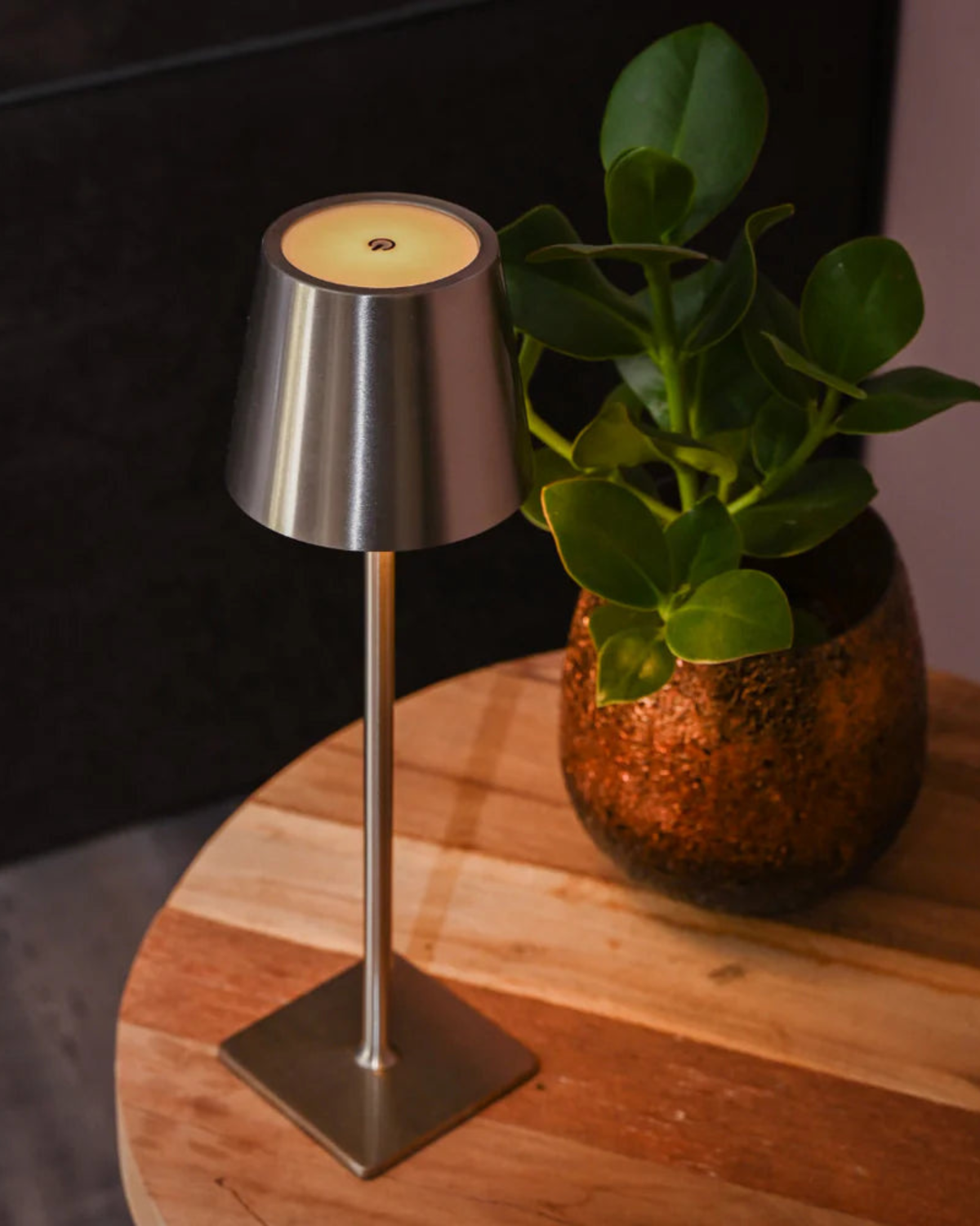 Glowmere - Minimalist Slim-Stem Table Lamp