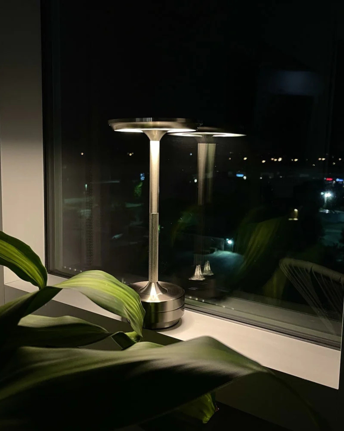 Lumivelle - Sculptural LED Table Lamp