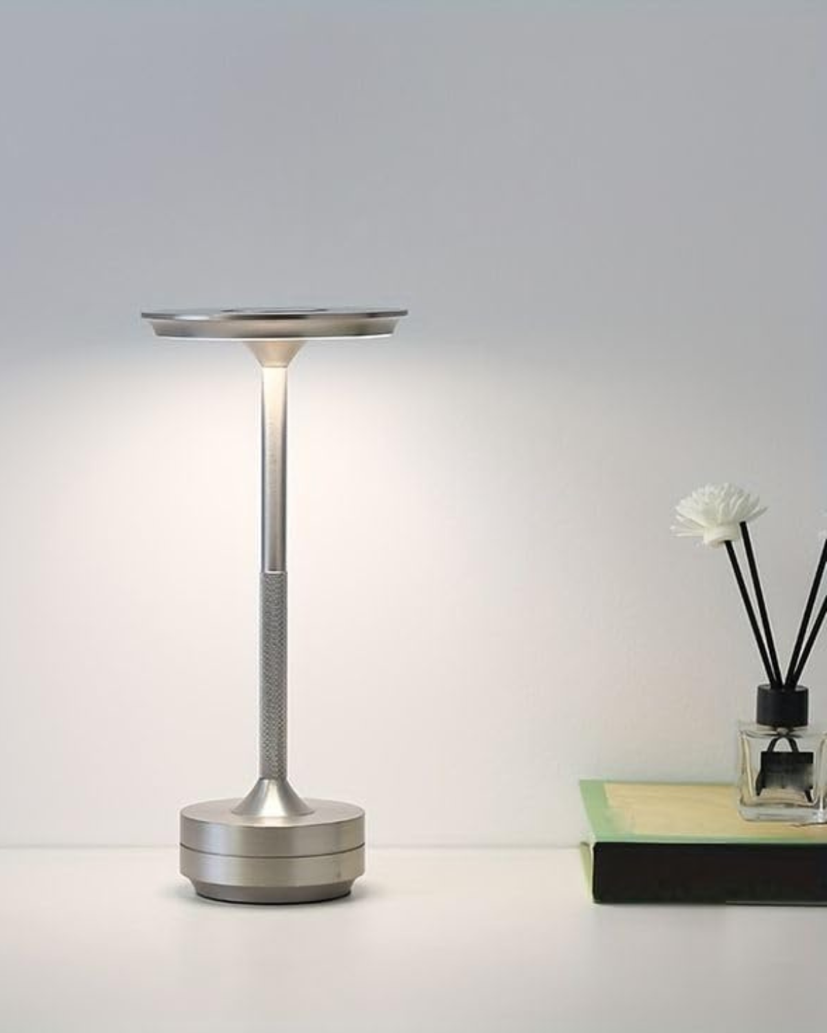 Lumivelle - Sculptural LED Table Lamp