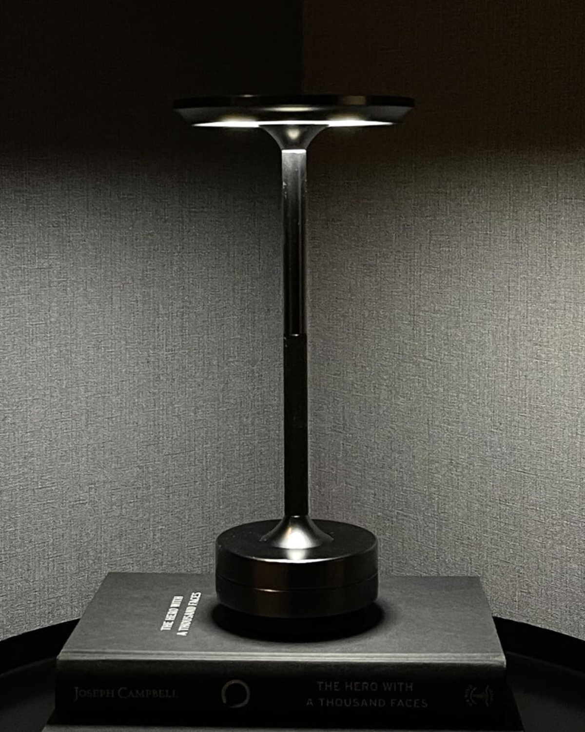 Lumivelle - Sculptural LED Table Lamp