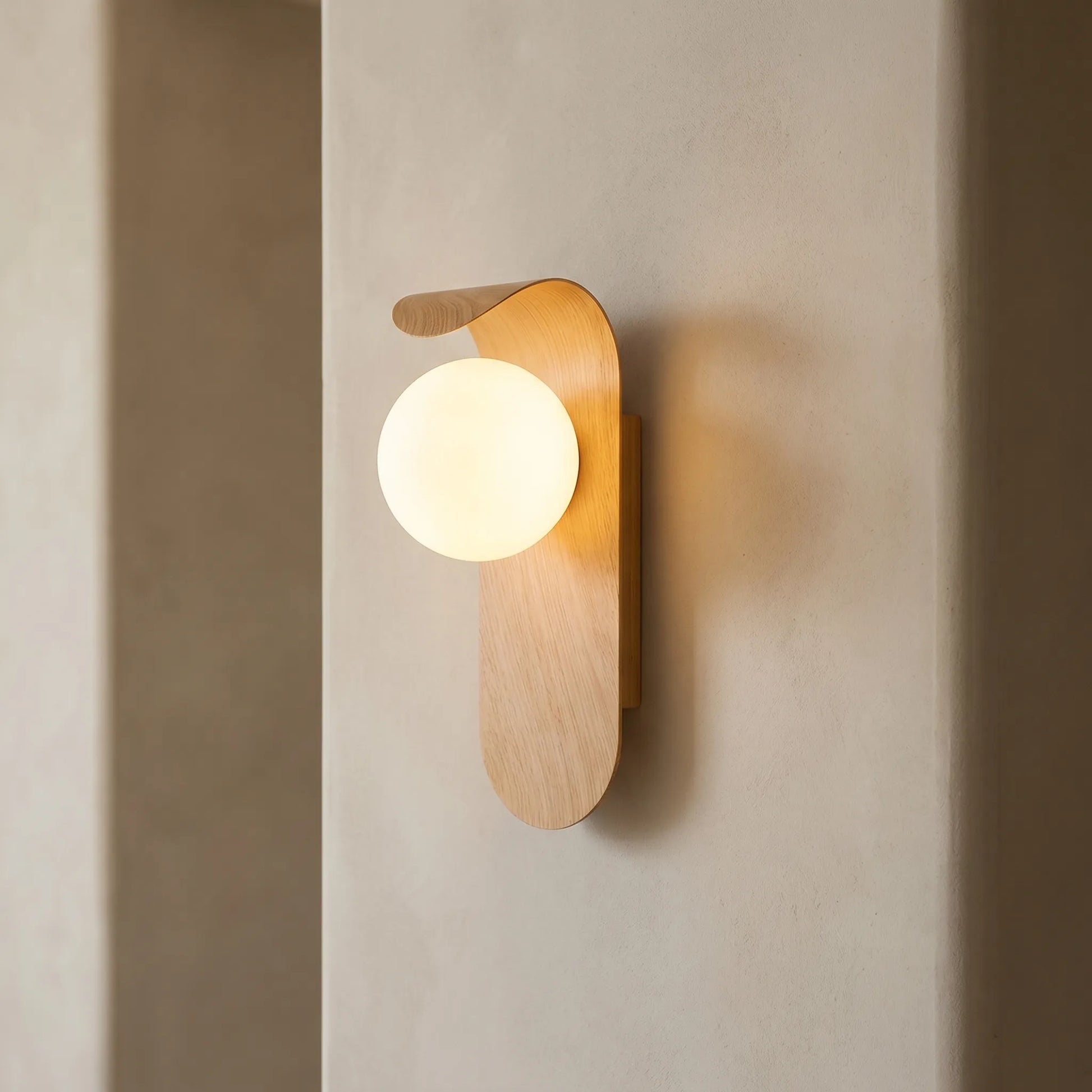 Nodura - Modern Curved Wall Sconce