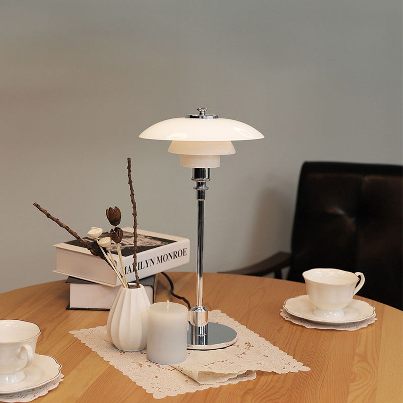 Novila - Modern Retro-Inspired Table Lamp