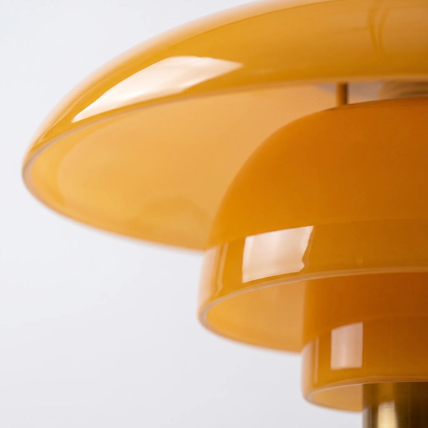 Novila - Modern Retro-Inspired Table Lamp
