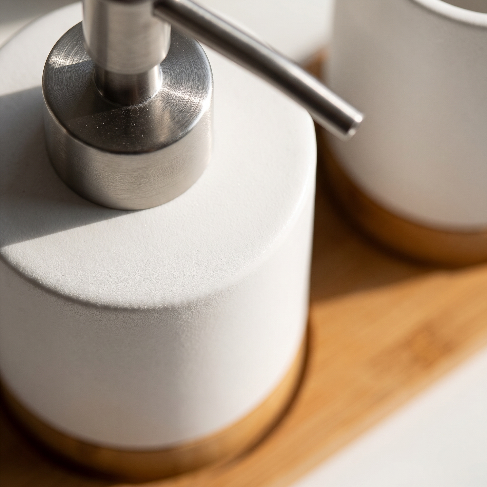 Bathora ceramic bathroom set - macro of the pump head and matte glaze